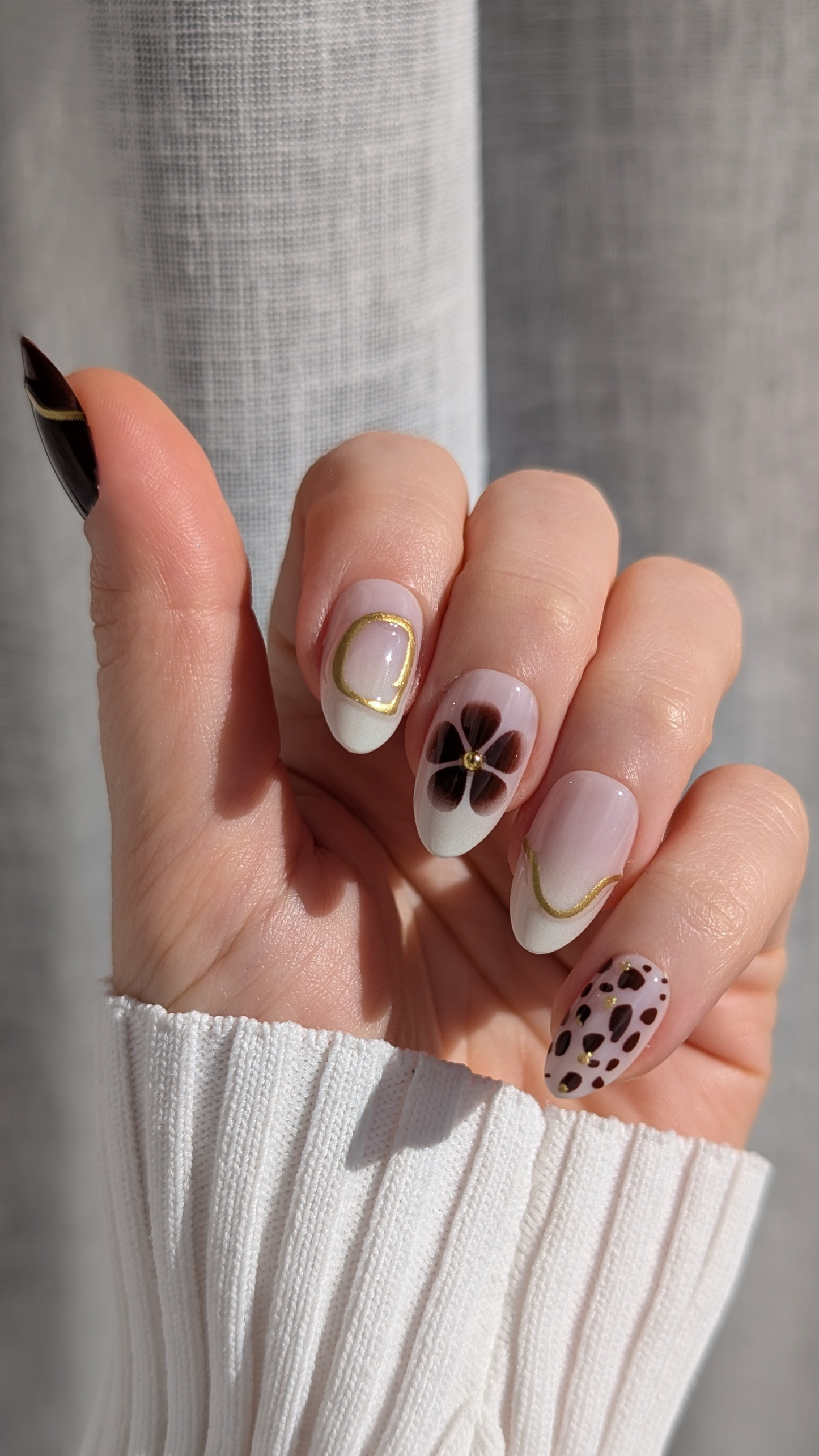 Amber | Short Almond
